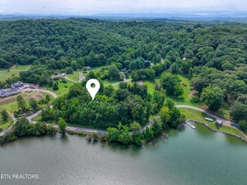 5980 Lakeside Dr, Lenoir City, TN 37772