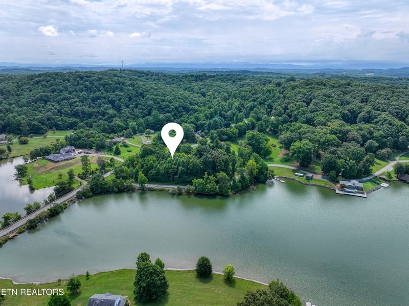 5980 Lakeside Dr, Lenoir City, TN 37772