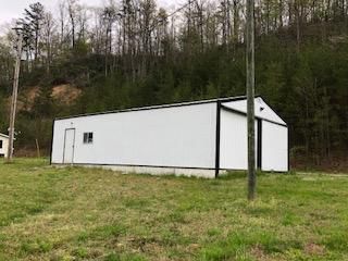 599 Half Moon Rd, Oliver Springs, TN 37840