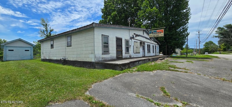 599 W 3rd Ave, Oneida, TN 37841