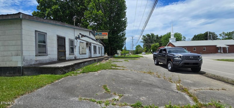599 W 3rd Ave, Oneida, TN 37841