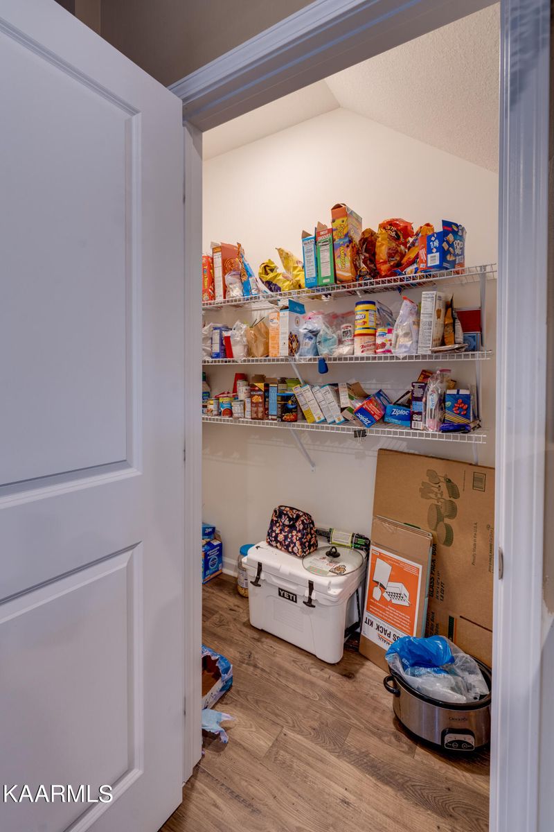 6 Poplar Ct, Clinton, TN 37716