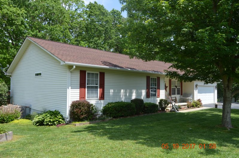 60 Canary Dr, Crossville, TN 38555