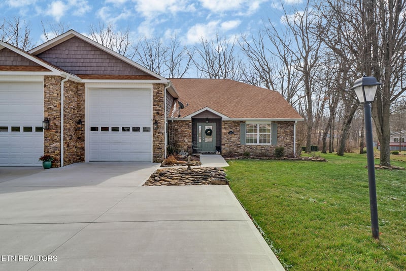 60 Hawthorn Loop, Crossville, TN 38555
