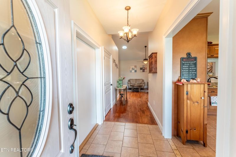 60 Saddle Brook Ln, Crossville, TN 38571