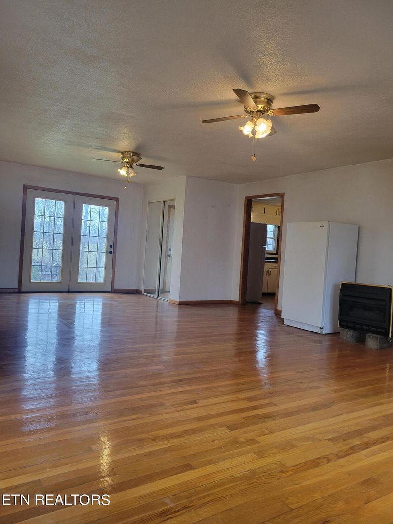 600 Boles Rd, Robbins, TN 37852