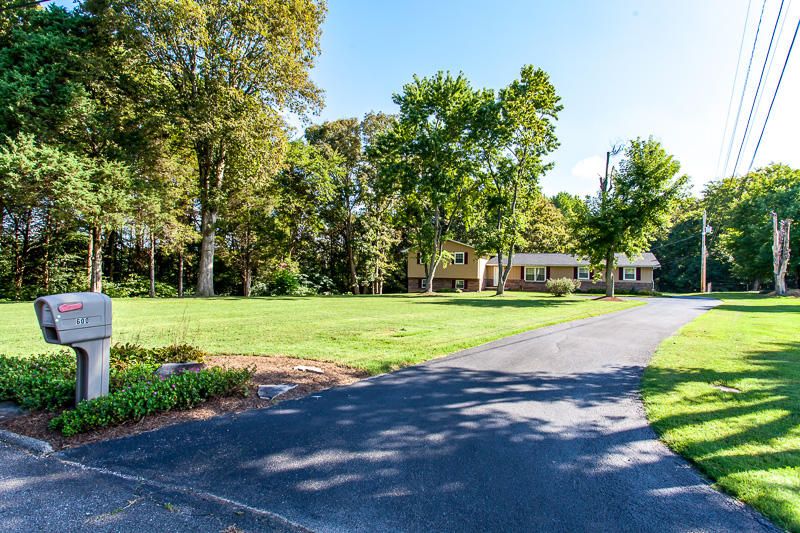 600 Brandywine Dr, Lenoir City, TN 37772