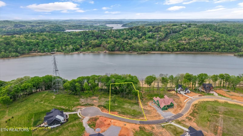 600 Firefly Dr, Loudon, TN 37774