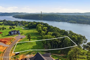 600 Firefly Dr, Loudon, TN 37774