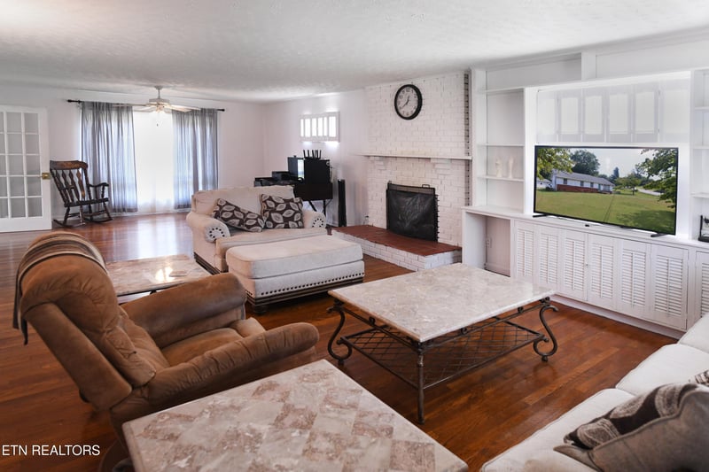 600 Glenoaks Dr, Knoxville, TN 37912