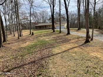 600 Hilltop Dr, Niota, TN 37826