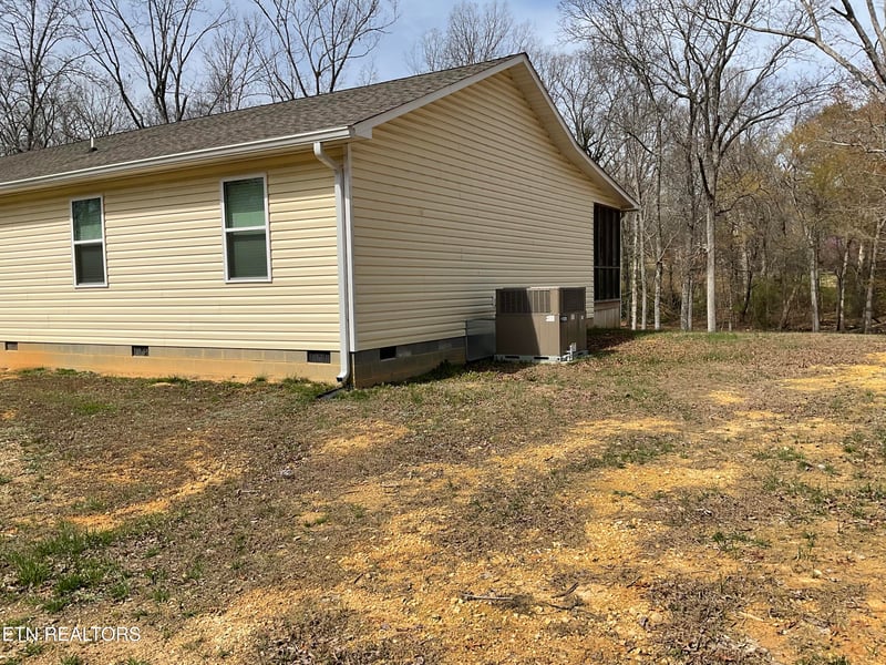 600 Hilltop Dr, Niota, TN 37826