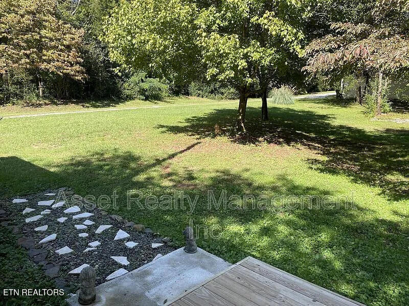 600 Jim Conner Rd, Lenoir City, TN 37772