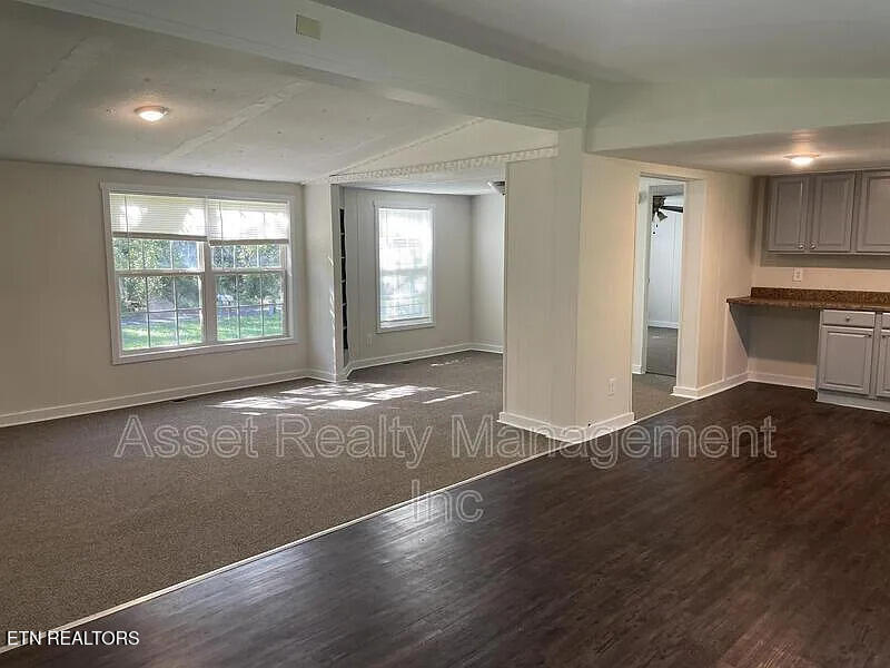 600 Jim Conner Rd, Lenoir City, TN 37772