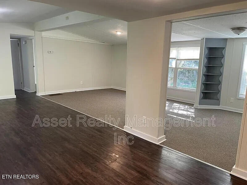 600 Jim Conner Rd, Lenoir City, TN 37772