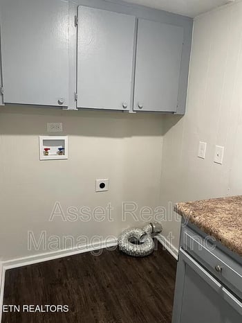600 Jim Conner Rd, Lenoir City, TN 37772