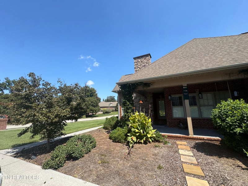 600 Oak Chase Blvd, Lenoir City, TN 37772