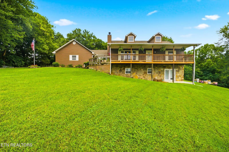 600 S Carter School Rd, Strawberry Plains, TN 37871