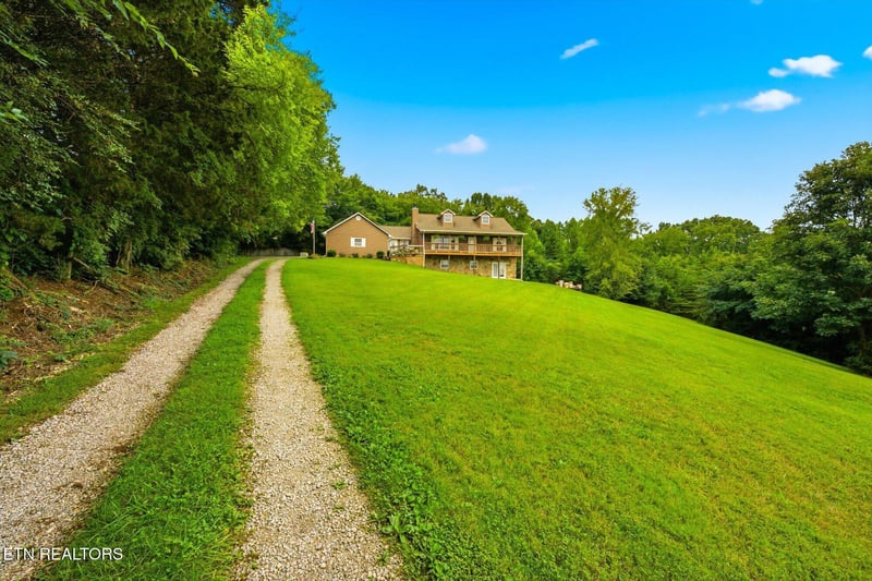 600 S Carter School Rd, Strawberry Plains, TN 37871