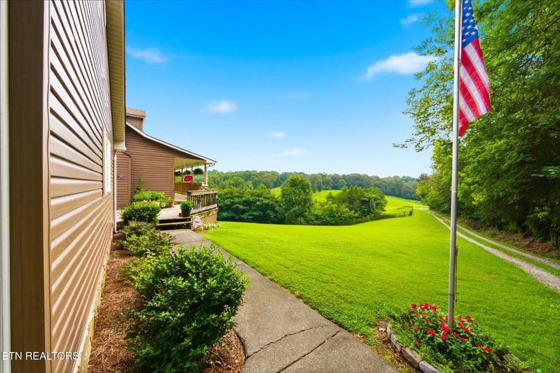 600 S Carter School Rd, Strawberry Plains, TN 37871