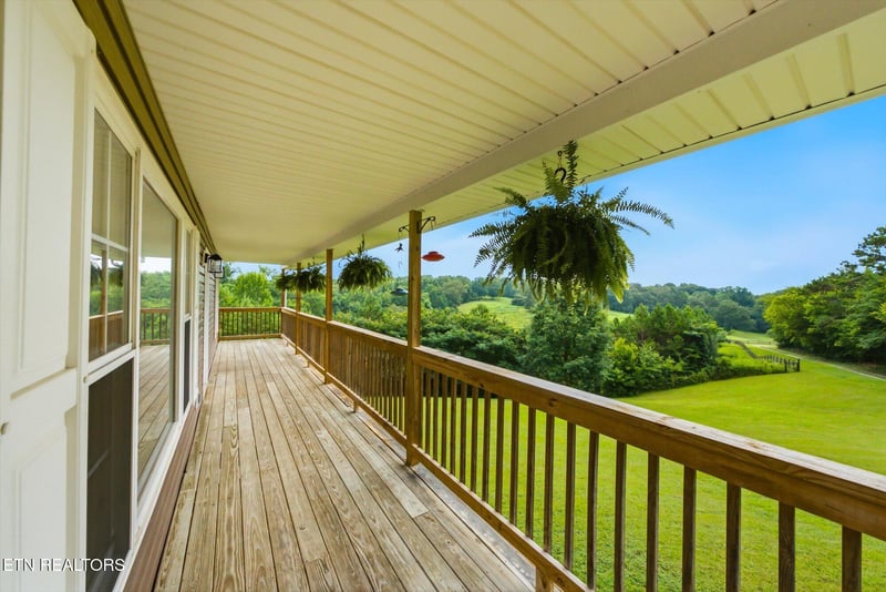 600 S Carter School Rd, Strawberry Plains, TN 37871