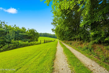 600 S Carter School Rd, Strawberry Plains, TN 37871