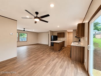 600 W 7th Ave, Lenoir City, TN 37771