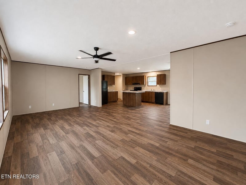 600 W 7th Ave, Lenoir City, TN 37771