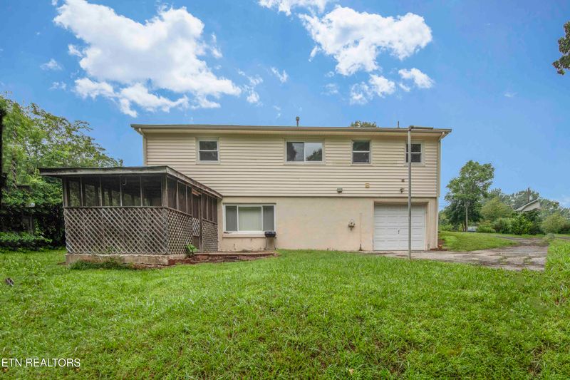 600 W Ridgecrest Dr, Kingston, TN 37763