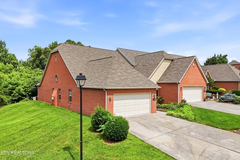 6000 Round Hill Ln, Knoxville, TN 37912