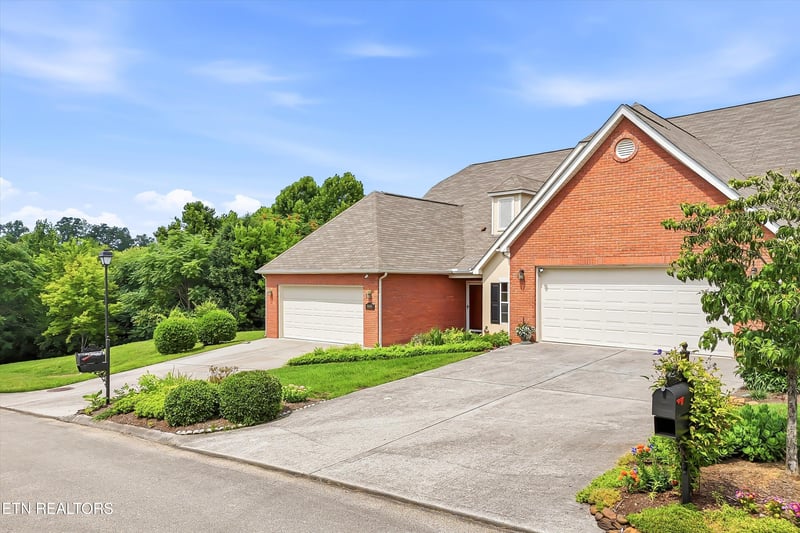 6000 Round Hill Ln, Knoxville, TN 37912