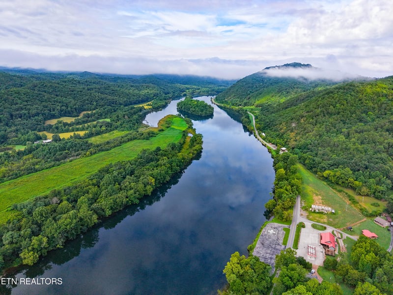 6001 Cherokee Indian Cir, Tallassee, TN 37878