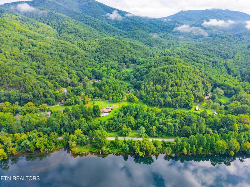 6001 Cherokee Indian Cir, Tallassee, TN 37878