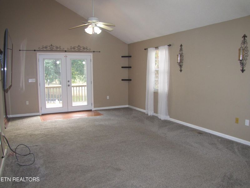 6004 Huffs Ferry Rd, Loudon, TN 37774