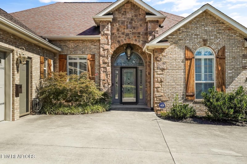 6006 Stratford Park Blvd, Knoxville, TN 37912
