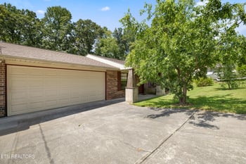 6007 Bridge Garden Rd, Knoxville, TN 37912