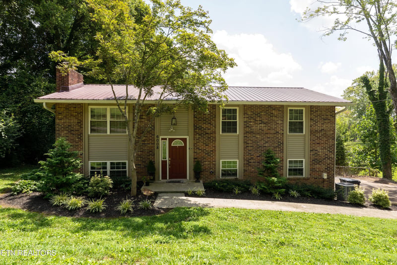 6008 Ridgewood Rd, Knoxville, TN 37918