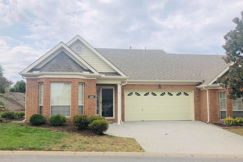 601 Applegate Ln, Knoxville, TN 37934