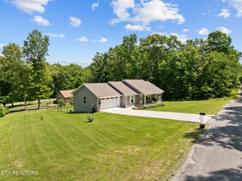 601 Catawba Ln, Crossville, TN 38572