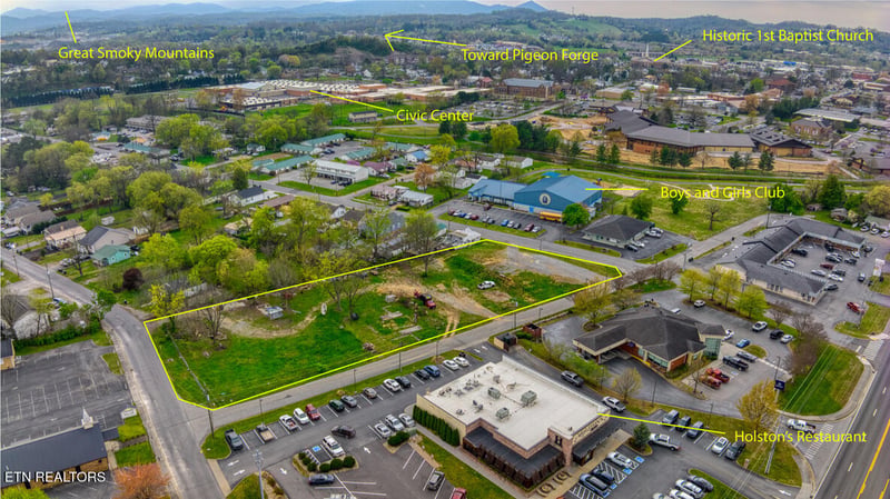 601 E Bruce St, Sevierville, TN 37862