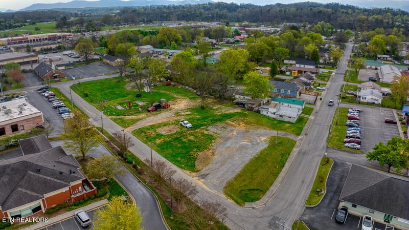 601 E Bruce St, Sevierville, TN 37862