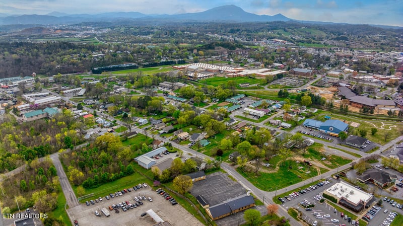 601 E Bruce St, Sevierville, TN 37862