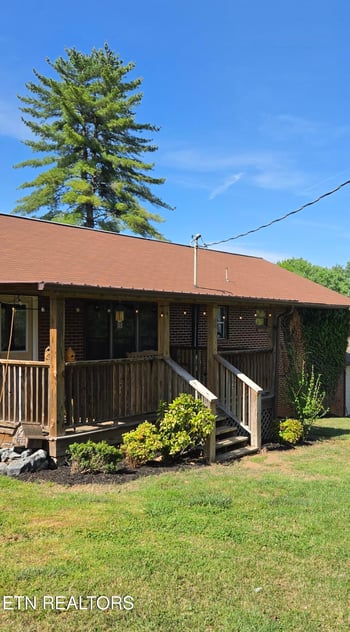 601 Eugene Disney Ln, Greenback, TN 37742