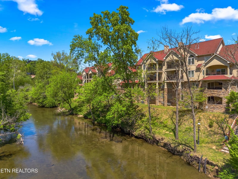 601 River Place Way #B101, Sevierville, TN 37862
