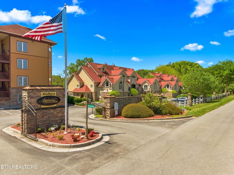 601 River Place Way #B101, Sevierville, TN 37862