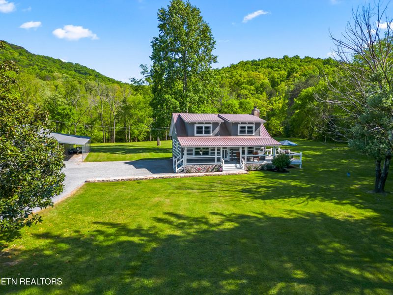 601 S Arch Rock Dr, Sevierville, TN 37876