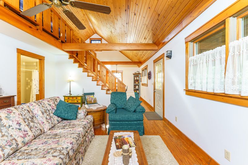601 Whites School Rd, Sevierville, TN 37876