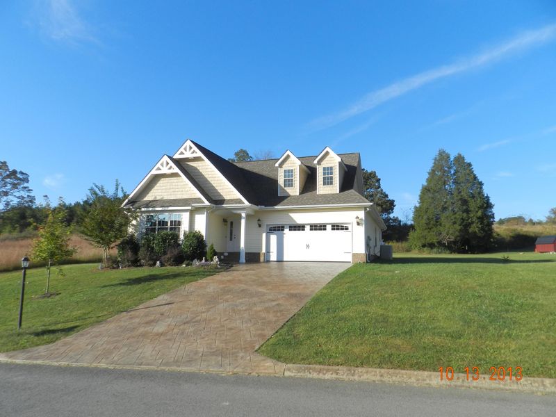 6011 Whisper Ridge Ln, Corryton, TN 37721