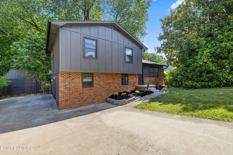 6015 John May Dr, Knoxville, TN 37921