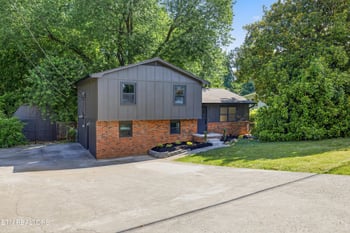 6015 John May Dr, Knoxville, TN 37921